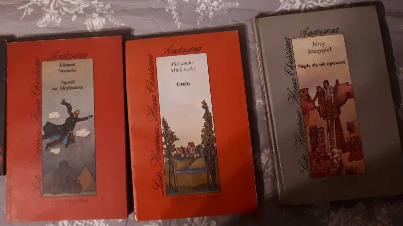 Książki z serii "Lista Honorowa Hansa Christiana", w tym "Gruby" Aleksander Minkowski, "Sposób na Alcybiadesa" i "Nigdy cię nie opuszczę".