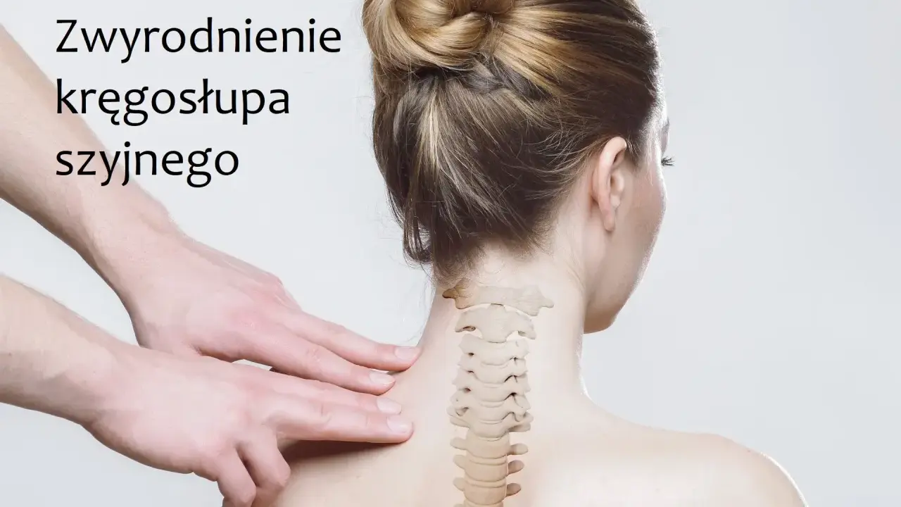Domowe sposoby na zwyrodnienie kręgosłupa szyjnego: delikatny masaż karku i ćwiczenia rozluźniające.
