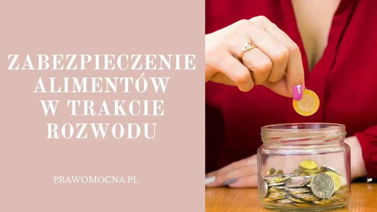 Dłoń wrzuca monetę do słoika z pieniędzmi, symbolizując wniosek o zabezpieczenie alimentów w trakcie rozwodu.