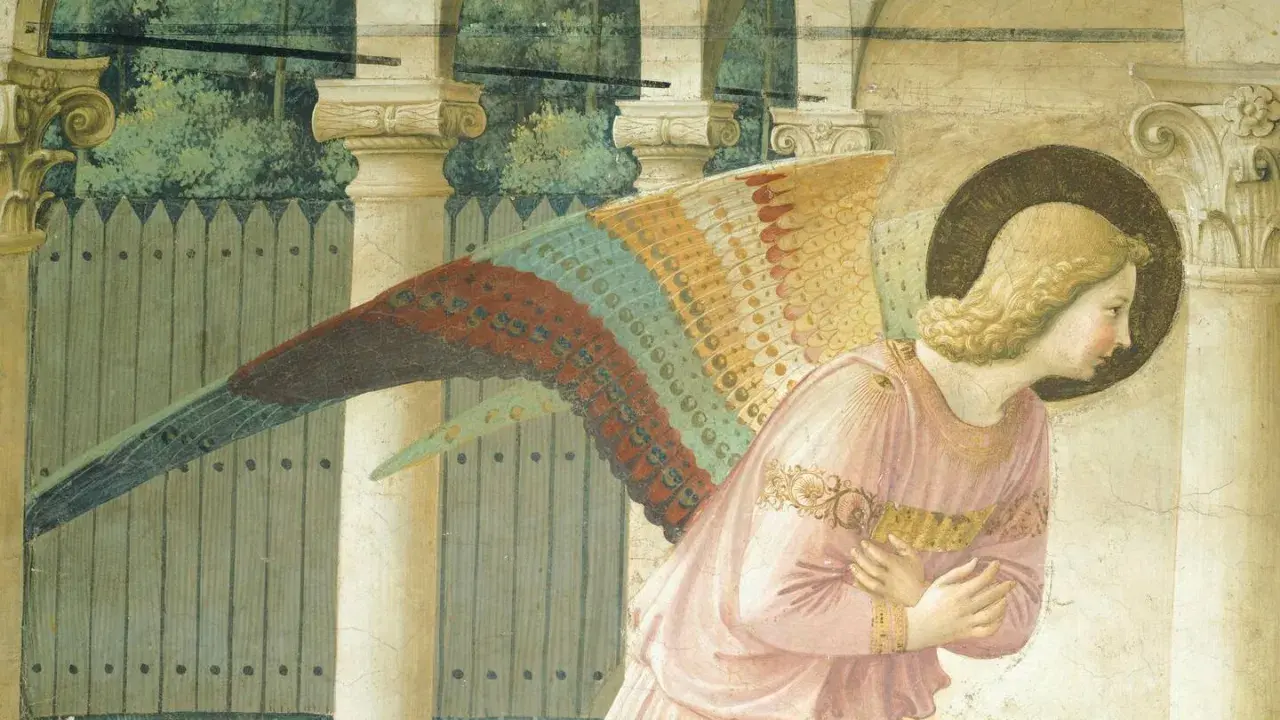 Ange aux ailes colorées, œuvre de Fra Angelico à Florence. Sa robe rose et son auréole céleste évoquent la douceur de la Renaissance.