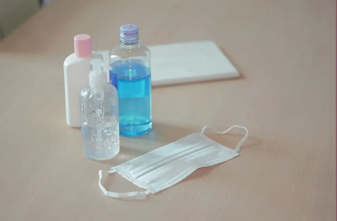 Dezynfekcja DIY: zrób własny płyn z alkoholem 70% lub wodą utlenioną