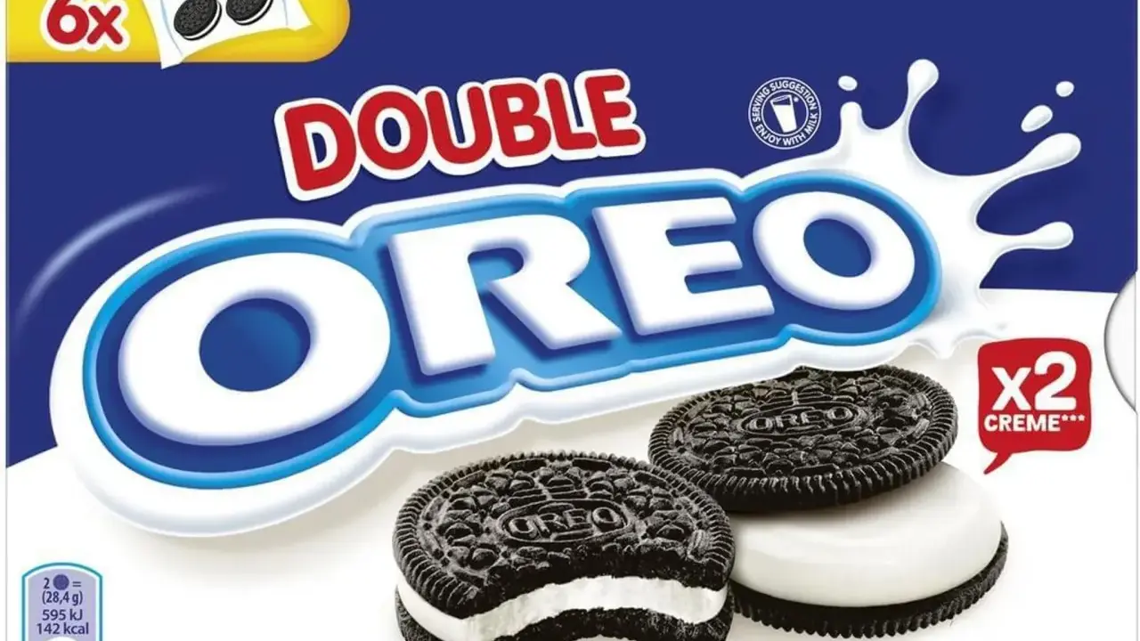 Opakowanie ciastek Oreo Double z dwoma ciastkami i napisem "x2 Creme".