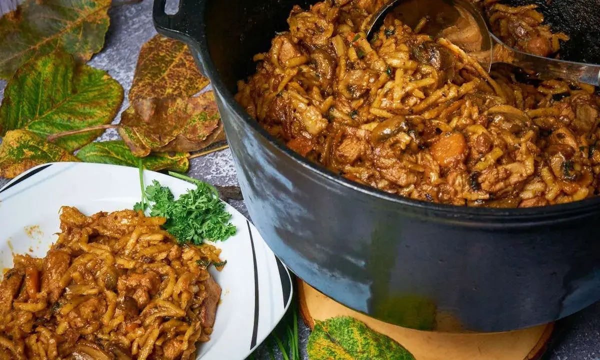 Herzhaftes Gericht aus dem Dutch Oven, perfekt für Kinder. Ein leckeres Dutch Oven Rezept, das Groß und Klein schmeckt.