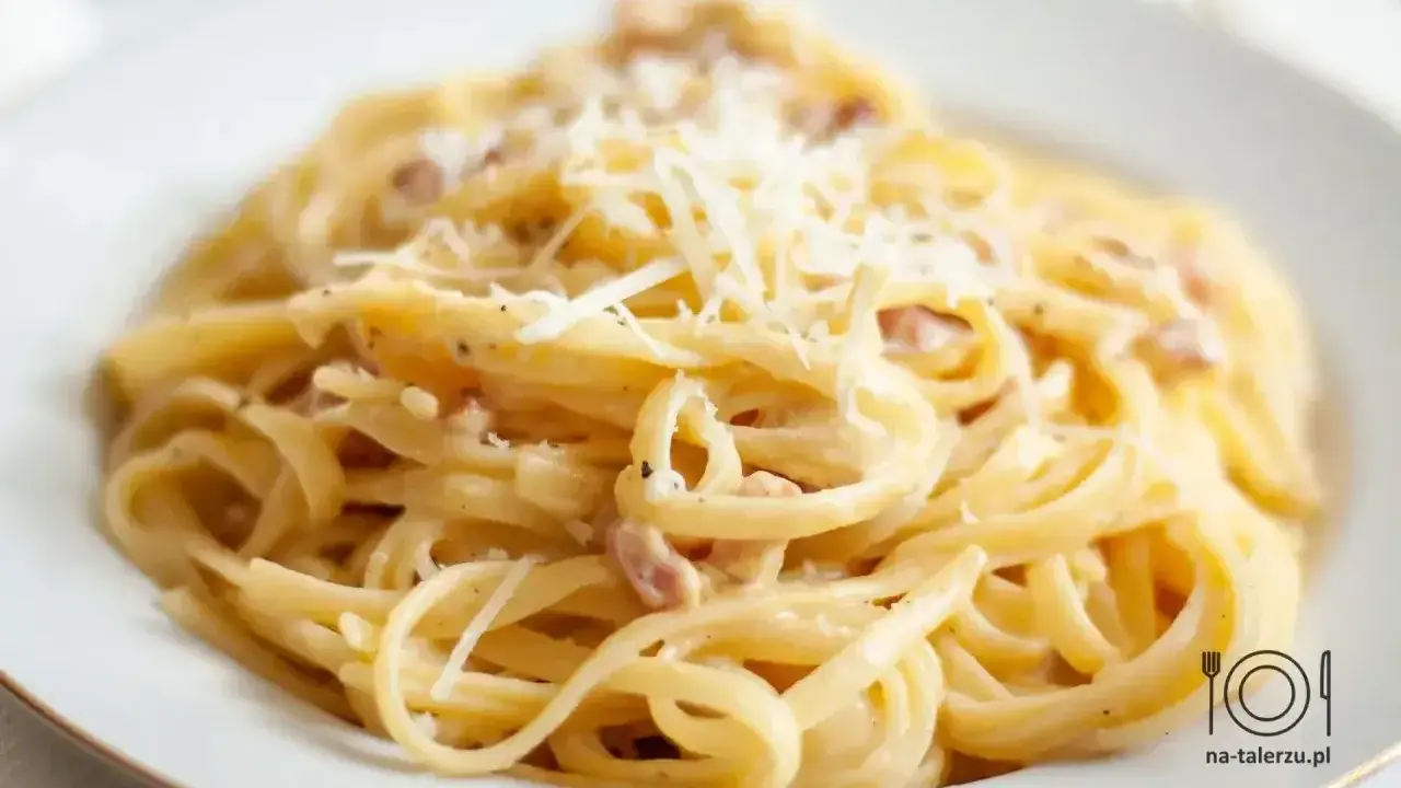 Pyszne spaghetti carbonara, idealne na szybki obiad. Ten przepis na carbonara zachwyci każdego!