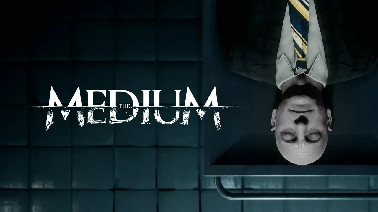 Tytuł gry "The Medium" na tle mrocznego pokoju. Obok leży mężczyzna w garniturze, jakby w transie.