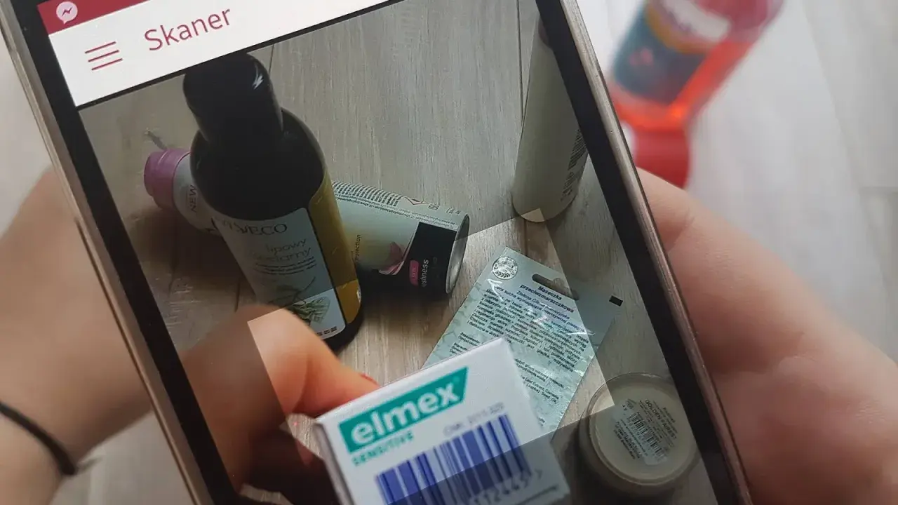 Skaner na telefonie pokazuje kosmetyki. Czy sk store jest legit? Sprawdzam skład pasty do zębów Elmex.