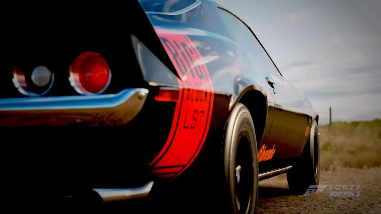 Czarny klasyk z napisem "BIG BLOCK LS7" na błotniku, gotowy do wyścigu w Forza Horizon 3.