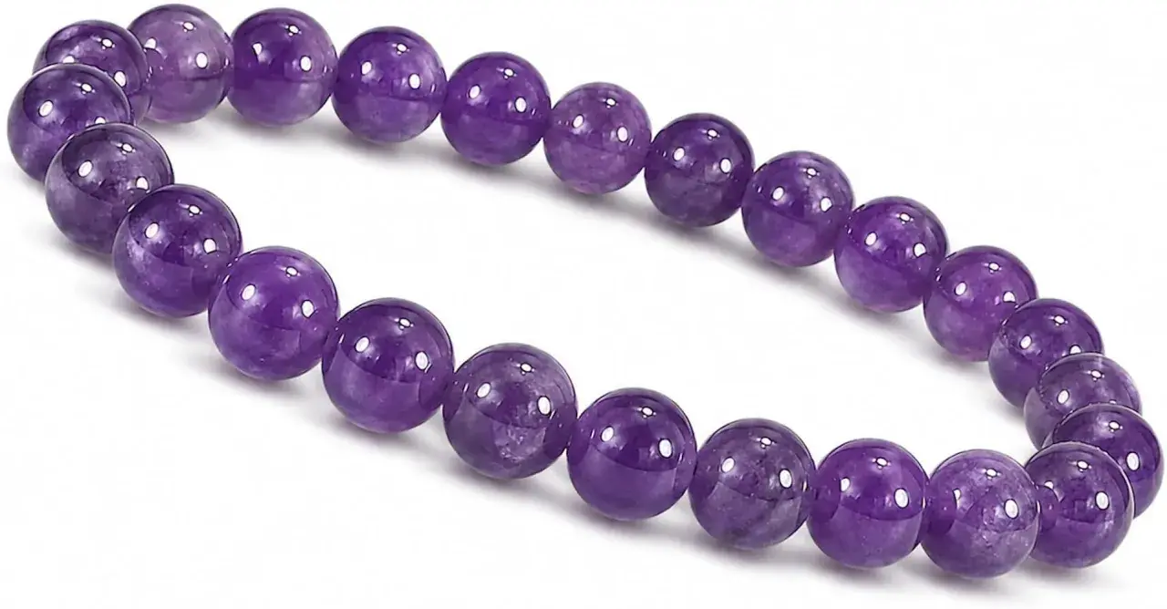 Bracciale di perle naturali di **gioielli ametista**, con sfumature viola intense e lucentezza profonda.