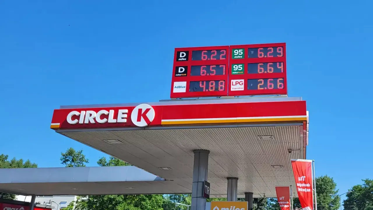Cena gazu LPG na stacji Circle K: 2.66. Widoczne też ceny diesla i benzyny 95.