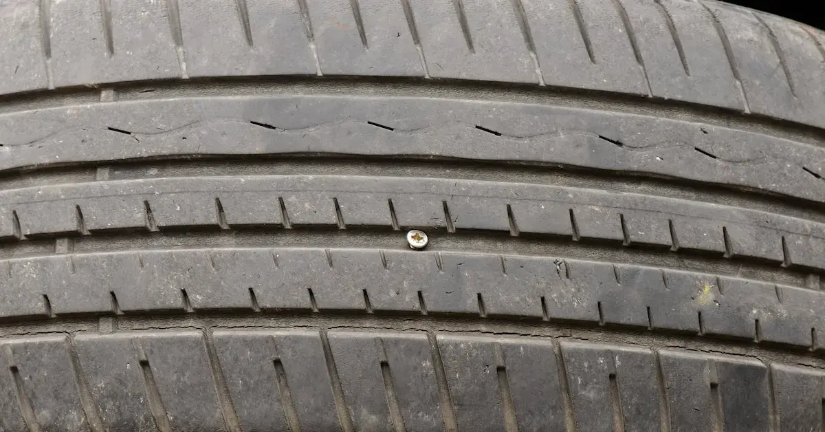 Was tun bei einer Schraube im Reifen? Wichtige Tipps zur Reparatur