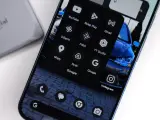 Na ekranie smartfona widać menu z ikonami aplikacji, w tym YouTube, Sklep Play, Gmail, Zdjęcia, Fitbit, Mapy, Dysk Google, Instagram. To przykład nowoczesnej sztuczna inteligencja aplikacja.