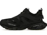 Czarne, masywne buty męskie Balenciaga Track. Wyrazisty design z widocznym logo.