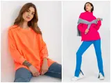 Dwie kobiety w stylizacjach z neonowymi kolorami: jedna w pomarańczowej bluzie i jeansach, druga w fuksjowym golfie i niebieskich spodniach.
