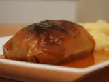 Gołąbek w sosie pomidorowym z puree ziemniaczanym. Zastanawiasz się, ile kcal mają gołąbki w sosie pomidorowym?
