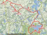 Mapa z zaznaczonymi trasami motocyklowymi na Warmii i Mazurach, z widocznymi jeziorami i nazwami miejscowości.