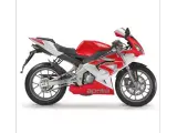 Sportowy motocykl Aprilia RS 50 w czerwono-białej kolorystyce. Poznaj jego aprilia rs 50 dane techniczne.
