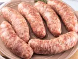 Mrożenie białej kiełbasy surowej: Czy to bezpieczne? Sprawdź!