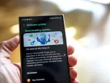 Aktualizacja oprogramowania na telefonie, pobieranie One UI 7 z Androidem 15.