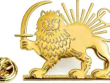 Złoty lew z mieczem i promieniami słońca, symbol historycznej perskiej flagi.