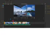 Edycja wideo w Adobe Premiere Rush: montaż ujęć z łodzi na tle wysp.