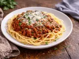 Pyszne spaghetti bolognese, idealne na obiad. Dowiedz się, jak zrobić spaghetti krok po kroku!