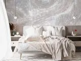Traumhafte Ideen Wand hinterm Bett gestalten: Sternenhimmel-Tapete über Holzpaneelen, gemütliches Bett mit vielen Kissen und Decken.