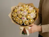 Wyjątkowy bukiet z czekoladek Raffaello, idealny na prezent.