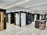 Salon z drzwiami i oknami, ekspozycja drzwi Gerda i DRE.