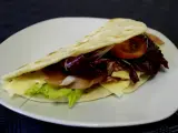 Pyszna piadina z szynką, serem, pomidorem i cykorią. Idealny przepis na szybki lunch!