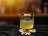 Koktajl z Ballantines Brasil, z czym pić? Orzeźwiający drink z imbirem i cytrusem, idealny na letnie wieczory.