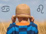 Chłopiec w słomkowym kapeluszu, z symbolem Raka po lewej i Lwa po prawej. 28 lipiec znak zodiaku.