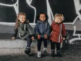 Dziecko w górach zimą: Jak ubrać, by było mu ciepło i sucho?