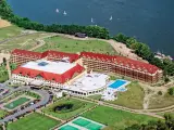 Hotel Gołębiowski w Mikołajkach z basenem i widokiem na jezioro. Sprawdź aktualny mikolajki golebiewski cennik.