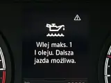 Kontrolka oleju z falą informuje: "Wlej maks. 1 l oleju. Dalsza jazda możliwa.