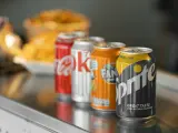Puszki Coca-Cola, Fanta i Sprite. Idealne na keto, gdy masz ochotę na coś słodkiego bez cukru.