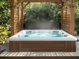 Jacuzzi ogrodowe SPA: Wybierz mądrze! Koszty, typy, utrzymanie