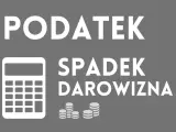 Biały kalkulator i stosy monet obok napisu "PODATEK SPADEK DAROWIZNA". Obrazek symbolizuje podatek od spadków i darowizn.