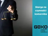 Prawnik w garniturze trzyma wagę sprawiedliwości. Tekst: "Skarga na czynności komornika". Pomoc w ograniczeniu zajęcia komorniczego.