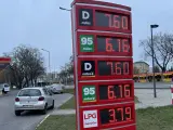 Cena paliwa za litr dzisiaj: Diesel 7,60 zł, benzyna 95 6,16 zł, LPG 3,79 zł.