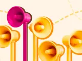 Megafoni colorati, uno rosa acceso e gli altri gialli, che sembrano annunciare i migliori corsi di comunicazione.