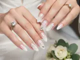 Modny manicure ślubny 2026: Trendy dla Panny Młodej i Gości