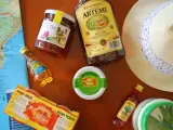 Co można przywieźć z Teneryfy? Miodowy rum, dżem z kaktusa, sosy mojo i lokalne słodycze. Idealne pamiątki!