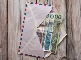 Koperta z pieniędzmi, idealna na komunię. W środku polskie banknoty: 50 i 100 złotych.