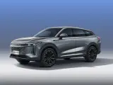Elegancki, szary SUV OMODA 9 hybryda z nowoczesnym designem i czarnymi felgami.