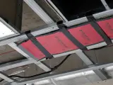 Instalacja ogrzewania na podczerwień pod sufitem podwieszanym. Czy ogrzewanie na podczerwień jest szkodliwe? To nowoczesne rozwiązanie grzewcze.