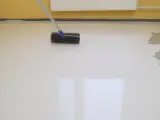 Ile schnie wylewka samopoziomująca szybkoschnąca? Sprawdź to!