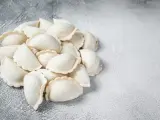 Jak przechowywać ciasto na pierogi? Lodówka i zamrażarka sprawdzone sposoby