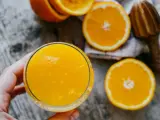 Sok z pomarańczy na co pomaga? Odkryj jego niesamowite korzyści zdrowotne