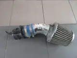 Tuningowy filtr stożkowy do Audi A3 1.8 TFSI BZB. Zapewnia lepszy przepływ powietrza, co daje większą moc i dźwięk.