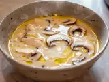 Varm och krämig kycklingsoppa med champinjoner. Ett perfekt kycklingsoppa recept för en kall dag.